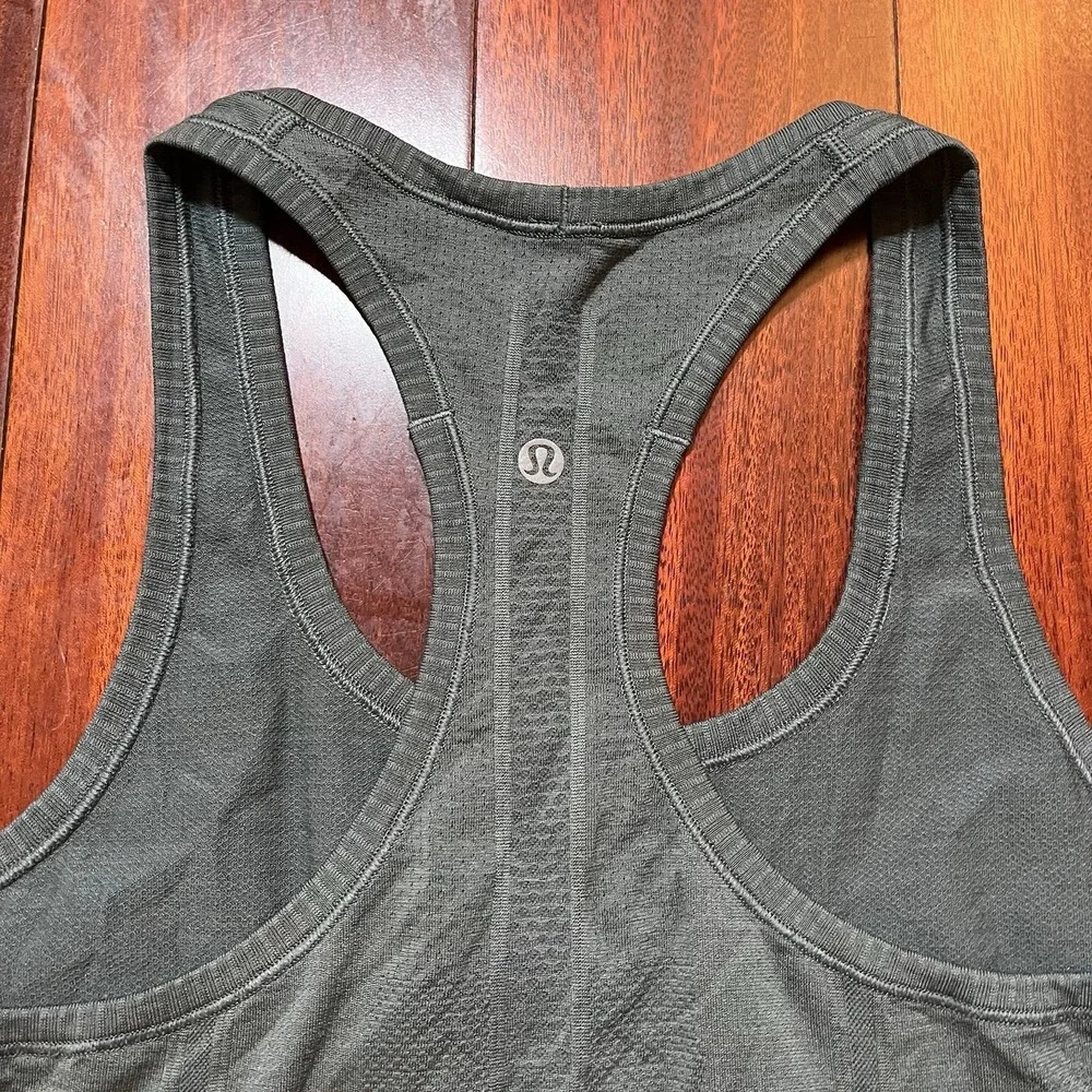 Lululemon Swiftly Tech Racerback Tank Top 2.0 Green Size 8 Athletic Running *